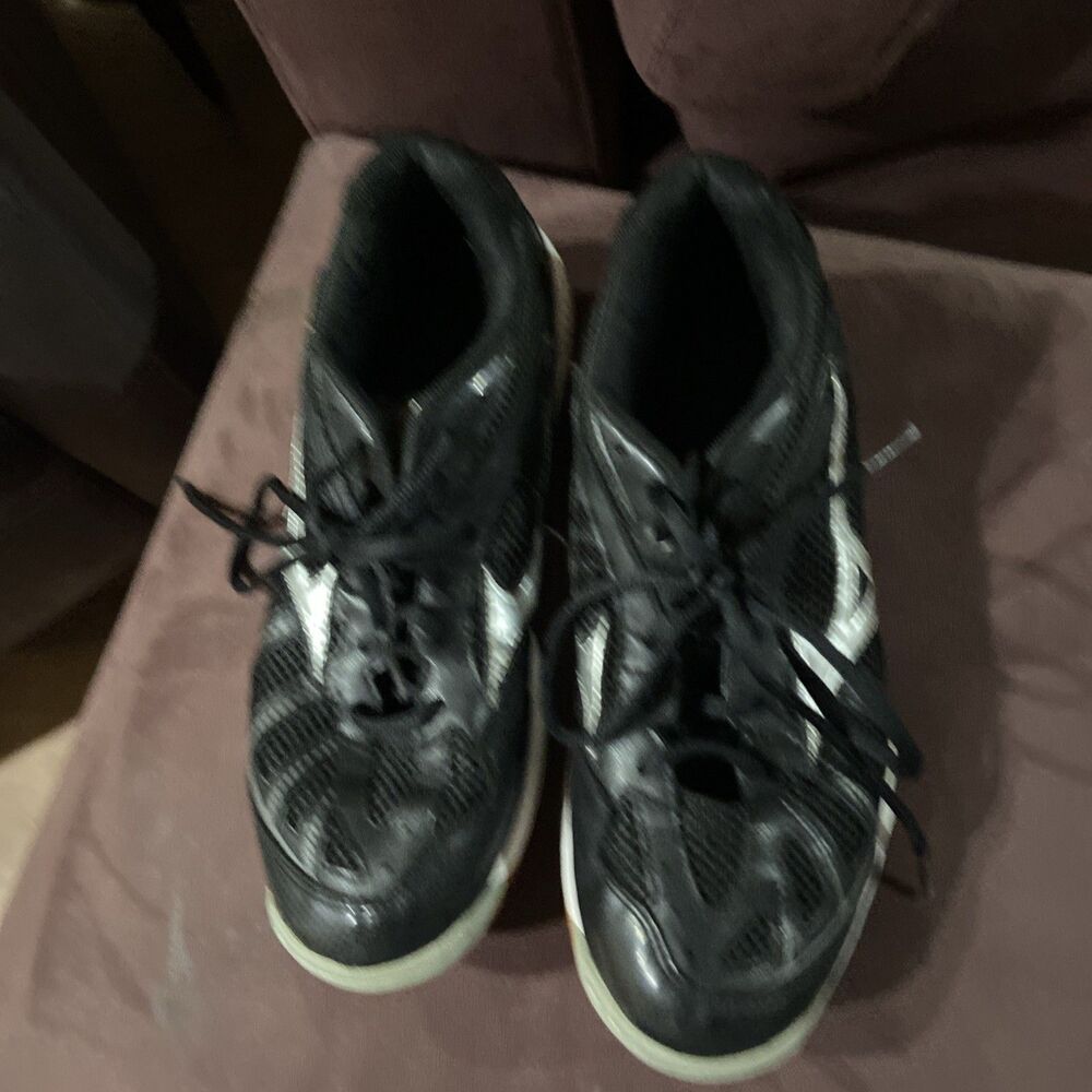 Mizuno Wave Hurricane Volleyball Shoe's Size 8.5